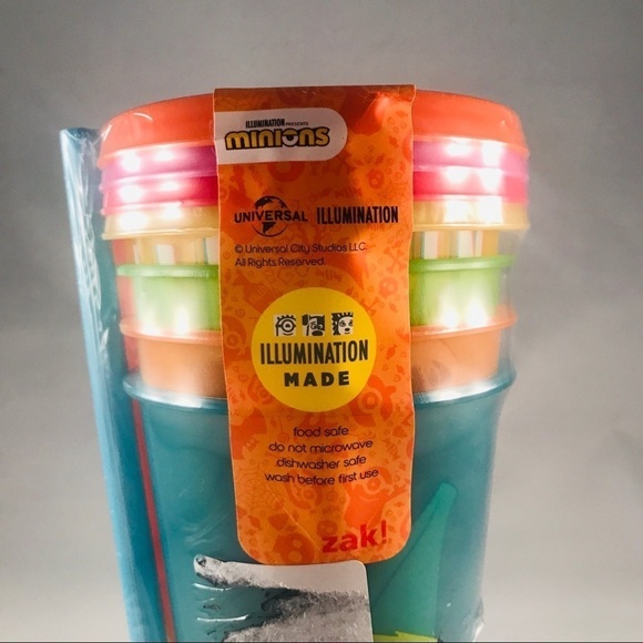 Zak! Minions Glow In The Dark 4 pk Tumblers - Picture 6 of 6